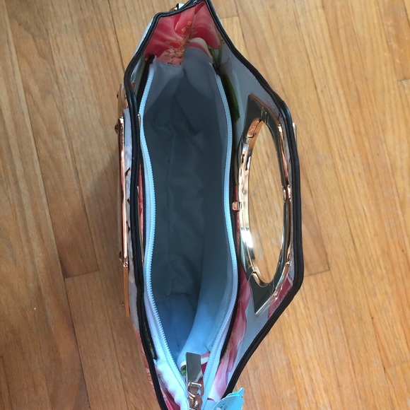 Floral purse - Picture 2 of 3